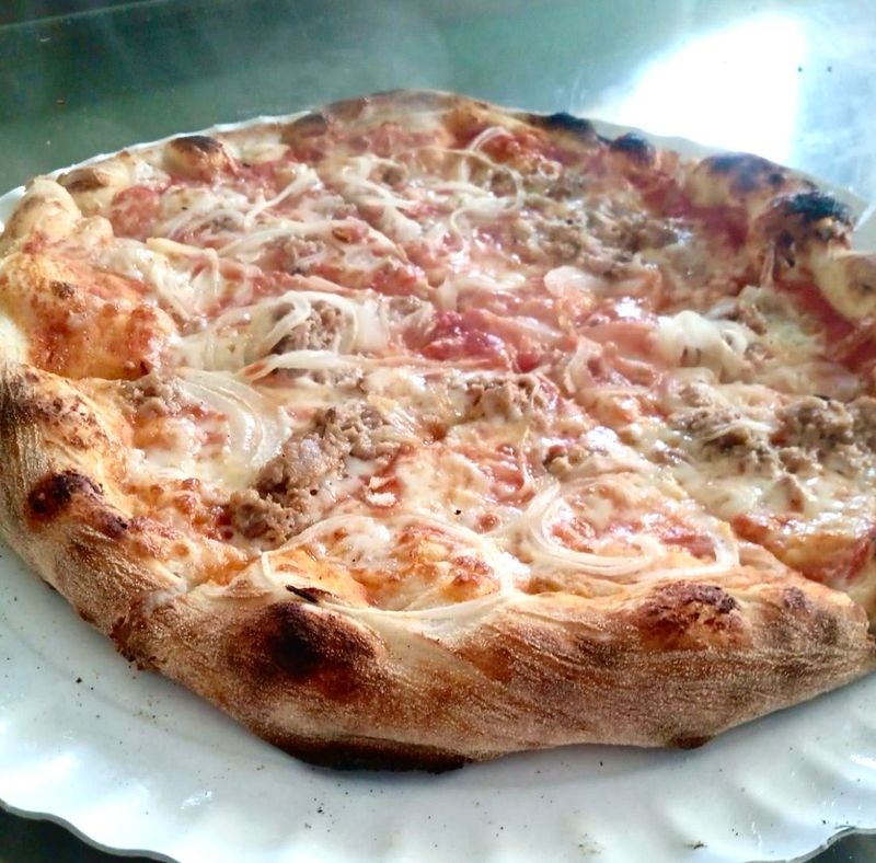 PIZZA TONNO E CIPOLLA DI TROPEA
