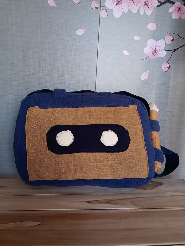 Coussin "K7 et crayon"