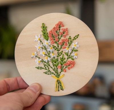 Daisy Bouquet Embroidery Kit