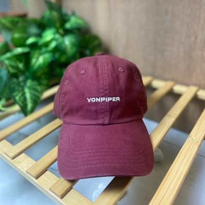 Trendy Burgundy Dad Cap - Fashionable &amp; Comfortable Everyday Hat for Men &amp; Women, Ideal for Casual Looks and Sun Protection