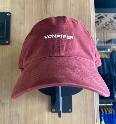 Trendy Burgundy Dad Cap - Fashionable &amp; Comfortable Everyday Hat for Men &amp; Women, Ideal for Casual Looks and Sun Protection