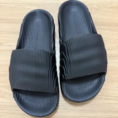 3D Cloud Slides in Black
