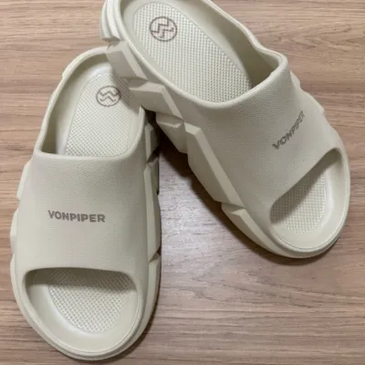 Comfy Off-White Square Cloud Slides for Everyday Use