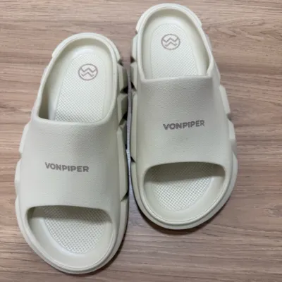 Comfy Off-White Square Cloud Slides for Everyday Use