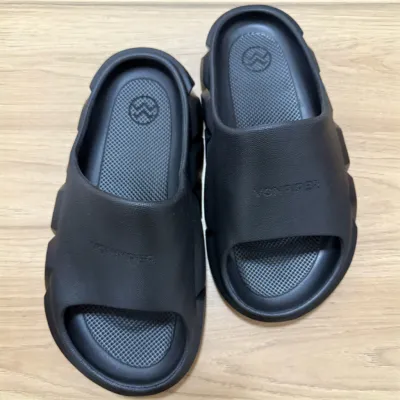 Cloudy Square Black Flip Flops - Stylish Summer Sandals for Ultimate Comfort and Versatility