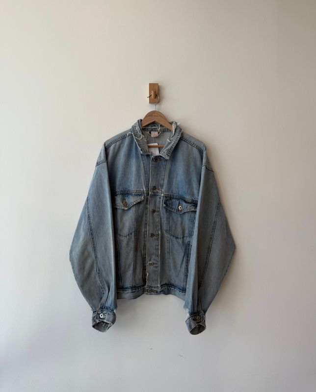 1A6 - Distressed Light Wash Blue Denim Jkt 90s