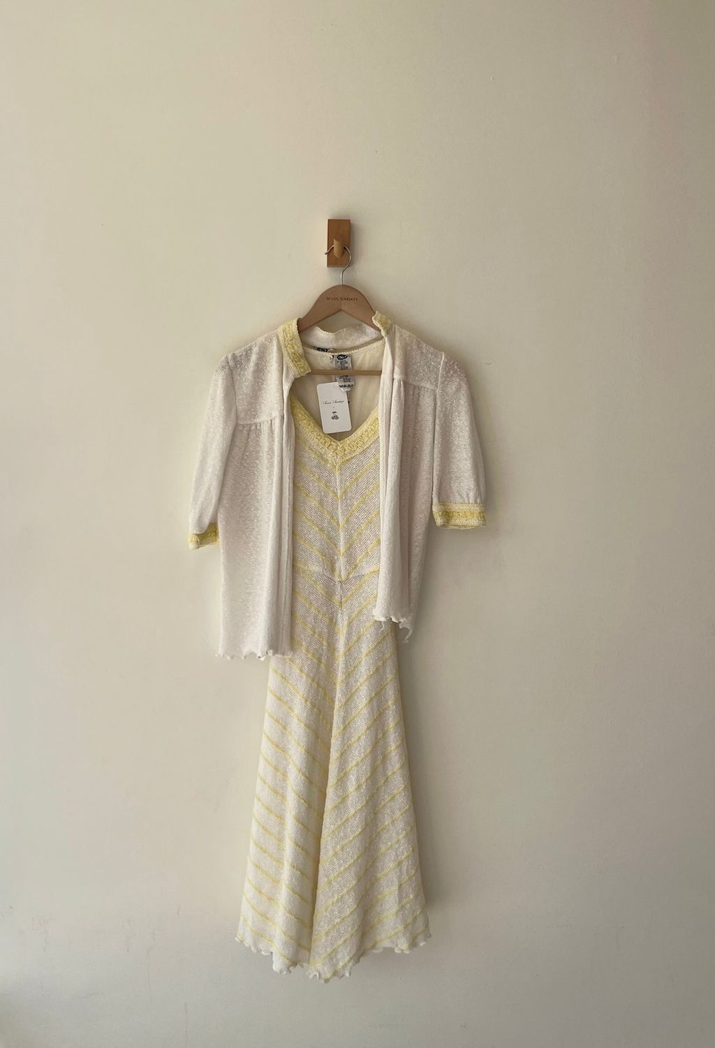 1A6 - Yellow Applique Crochet Dress 90s  