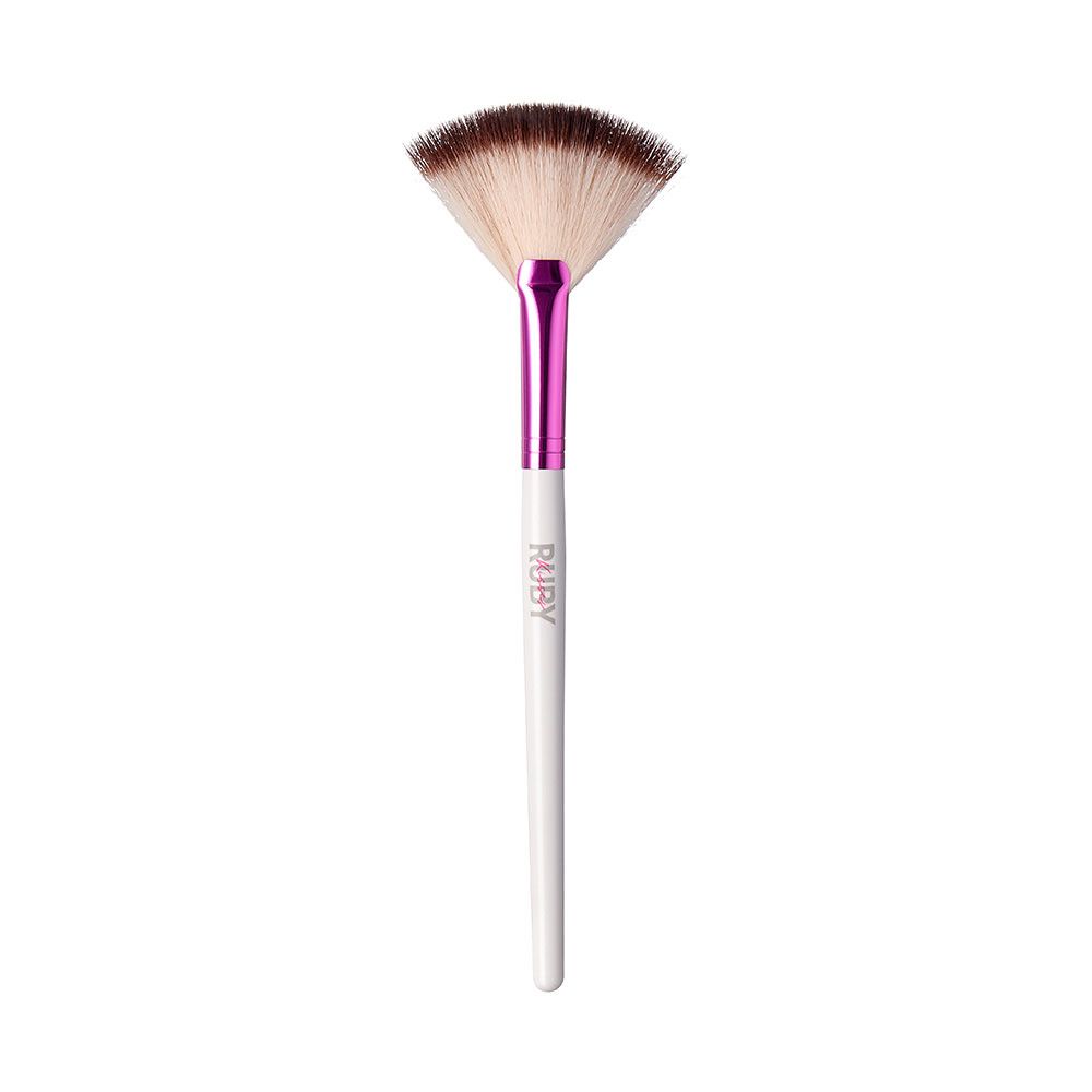 RUBY KISSES FAN BRUSH