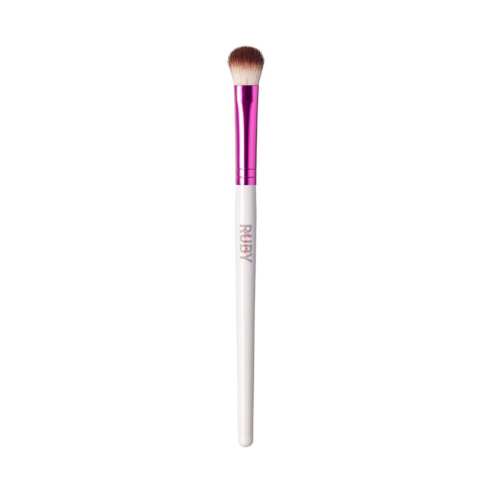 RUBY KISSES LARGE EYE SHADOW BRUSH