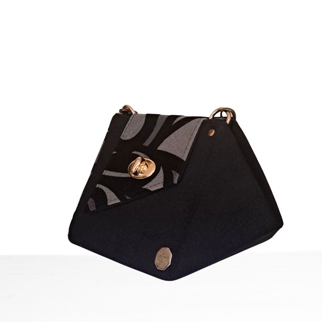 NYOKO – Black with Print
