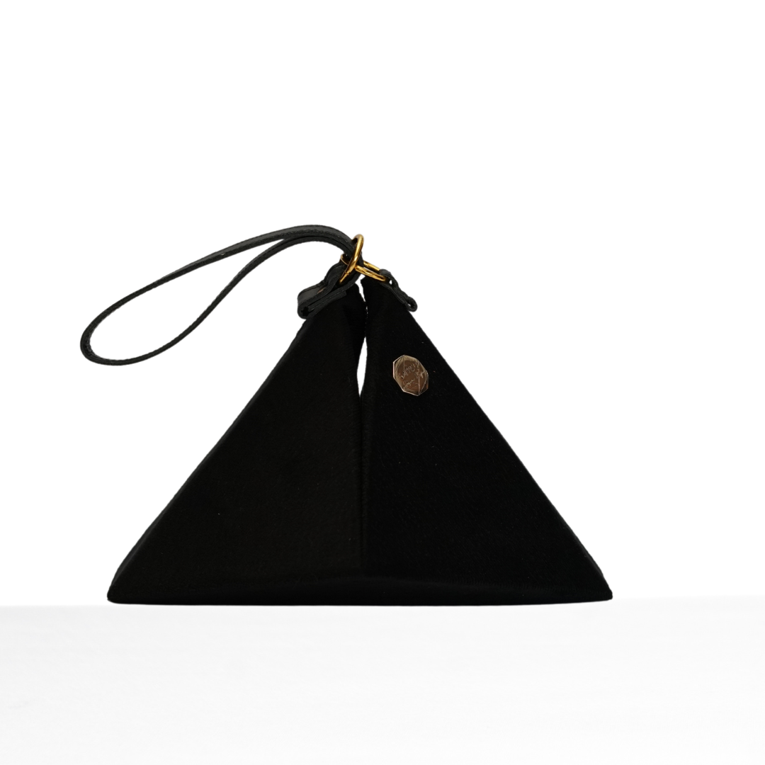 QUASAR – Solid Black