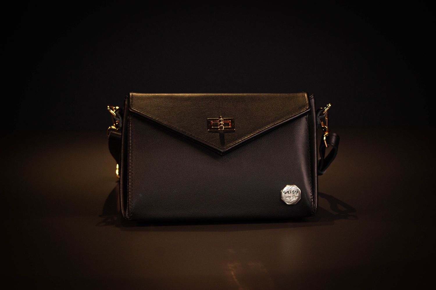 Hikaru black leather