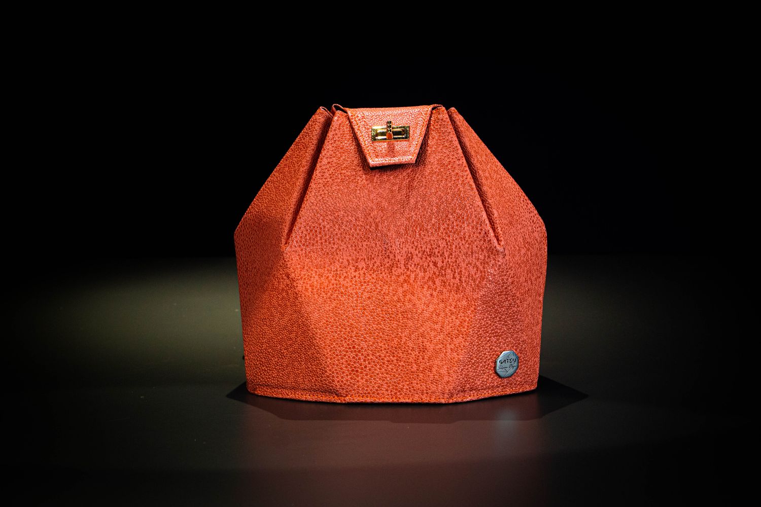 KOKORO BACKPACK - CUERO CORAL CON TEXTURA