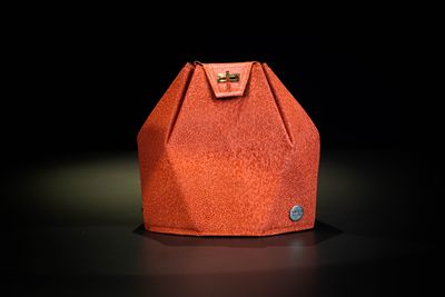 KOKORO BACKPACK - CUERO CORAL CON TEXTURA