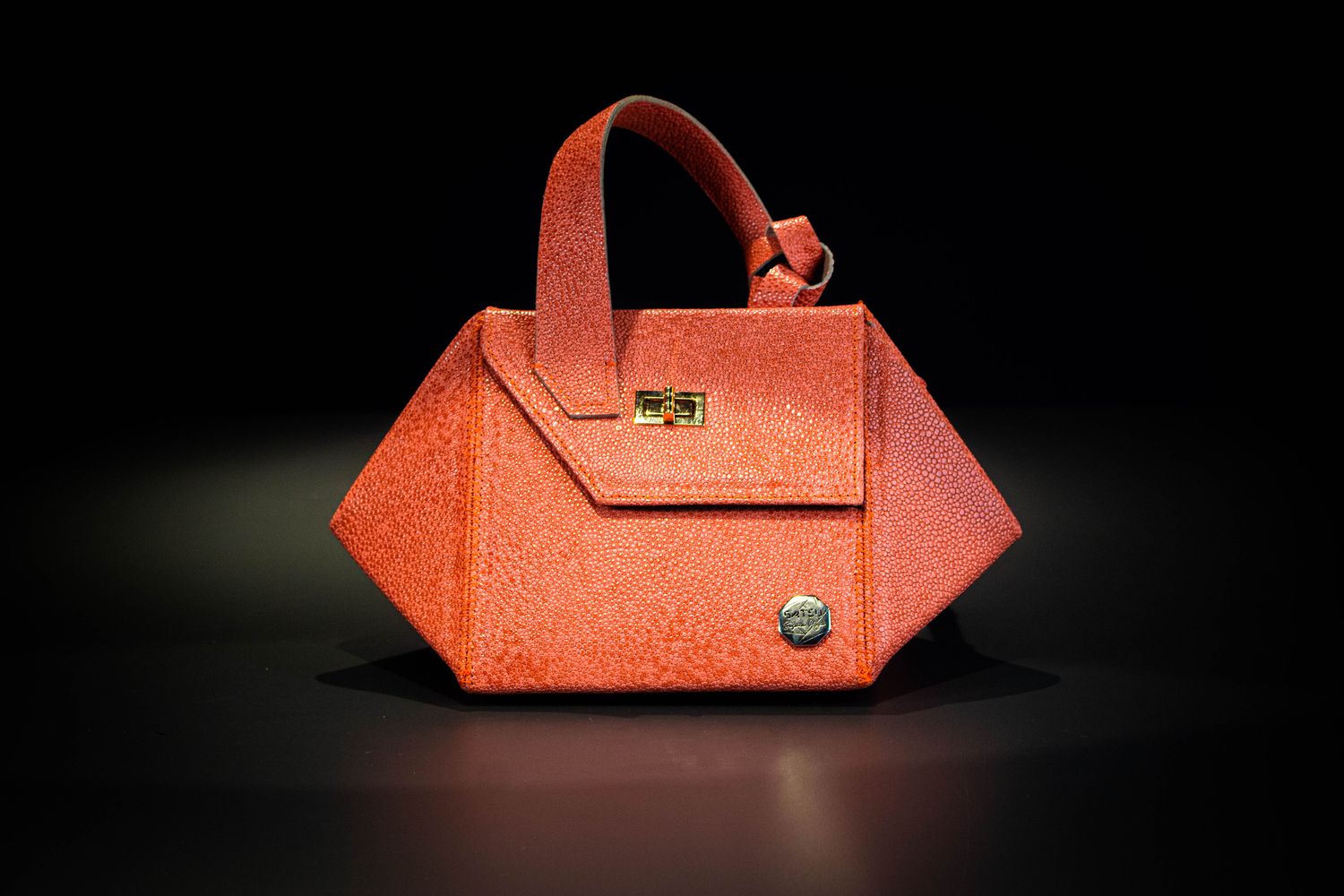 NYOKO - CUERO CORAL CON TEXTURA