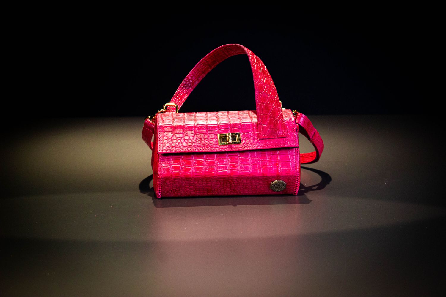 SHIBUMI - CUERO FUCSIA CON TEXTURA