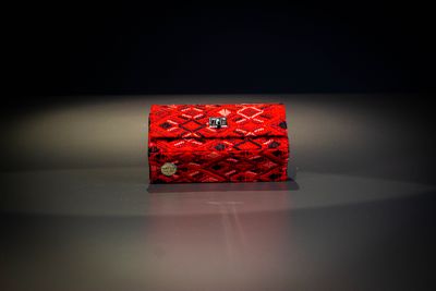 HANAMI - GUIPIL ROJO CON CUERO NEGRO