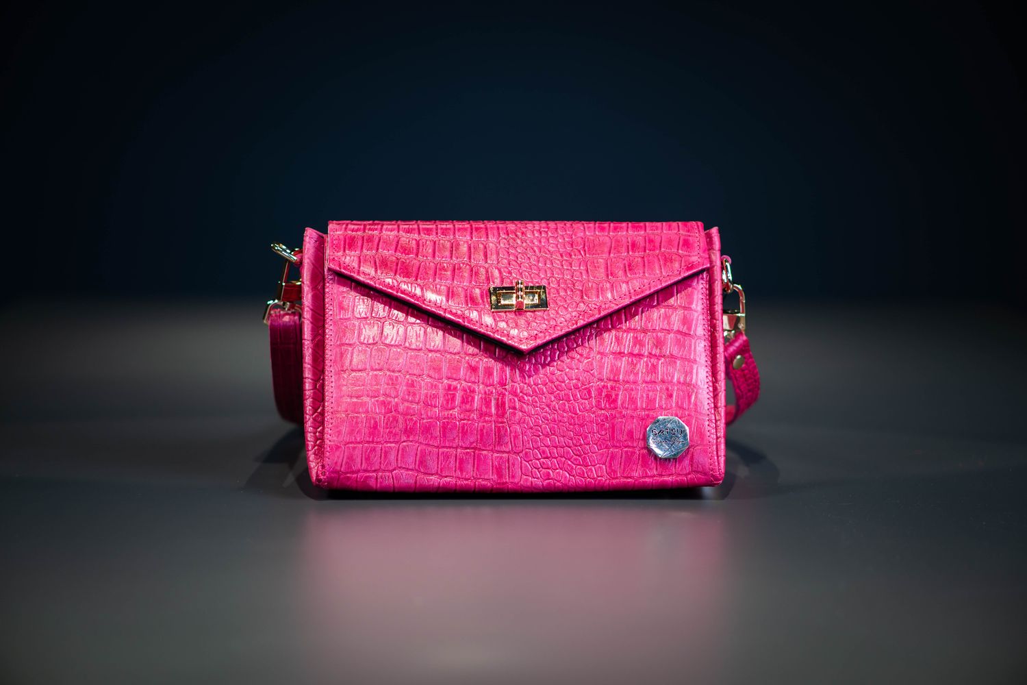 HIKARU - CUERO CON TEXTURA FUCSIA