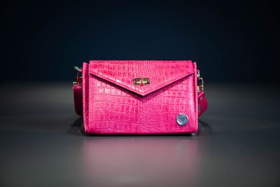 HIKARU - CUERO CON TEXTURA FUCSIA
