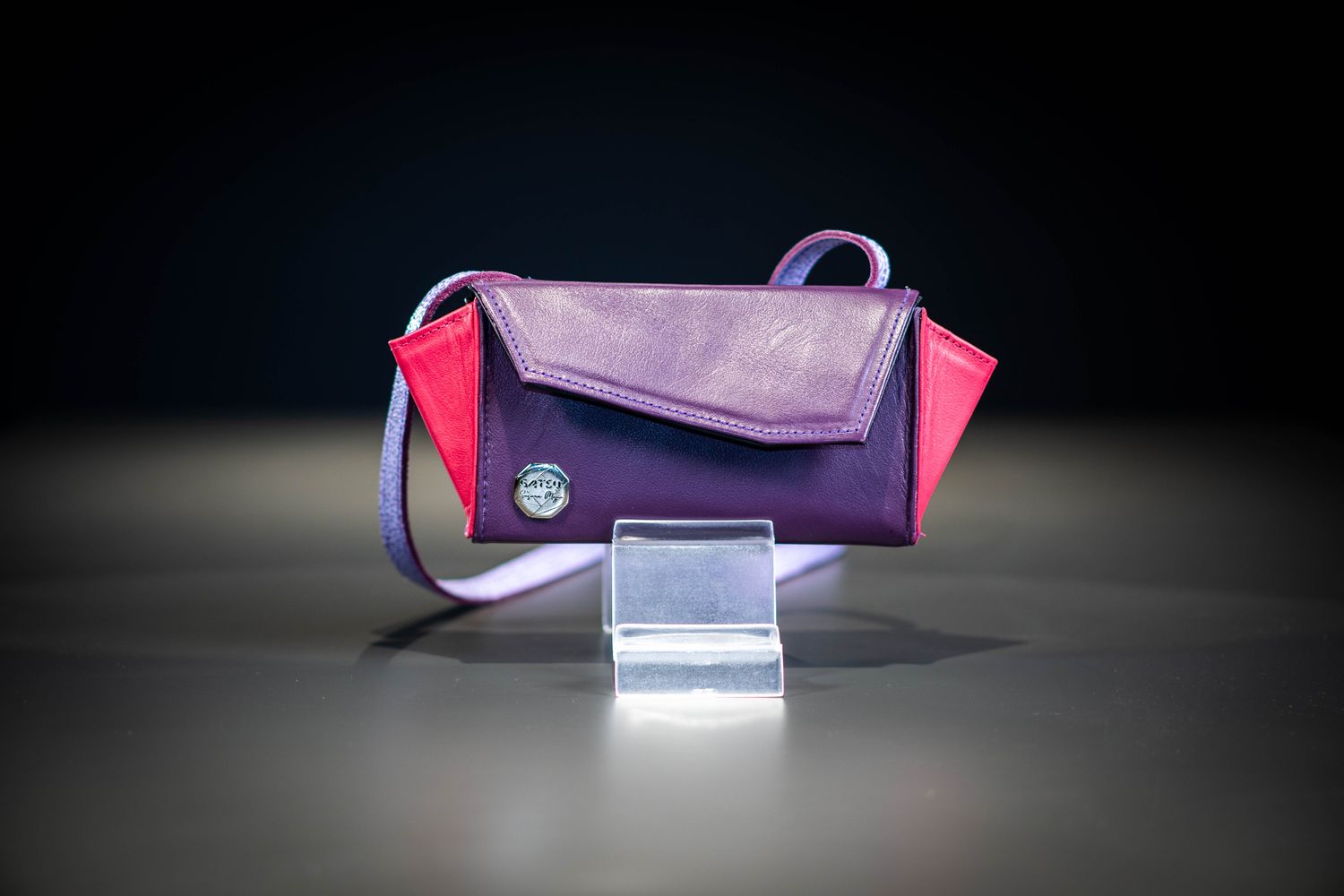 SHIBUI - CUERO MORADO Y FUCSIA