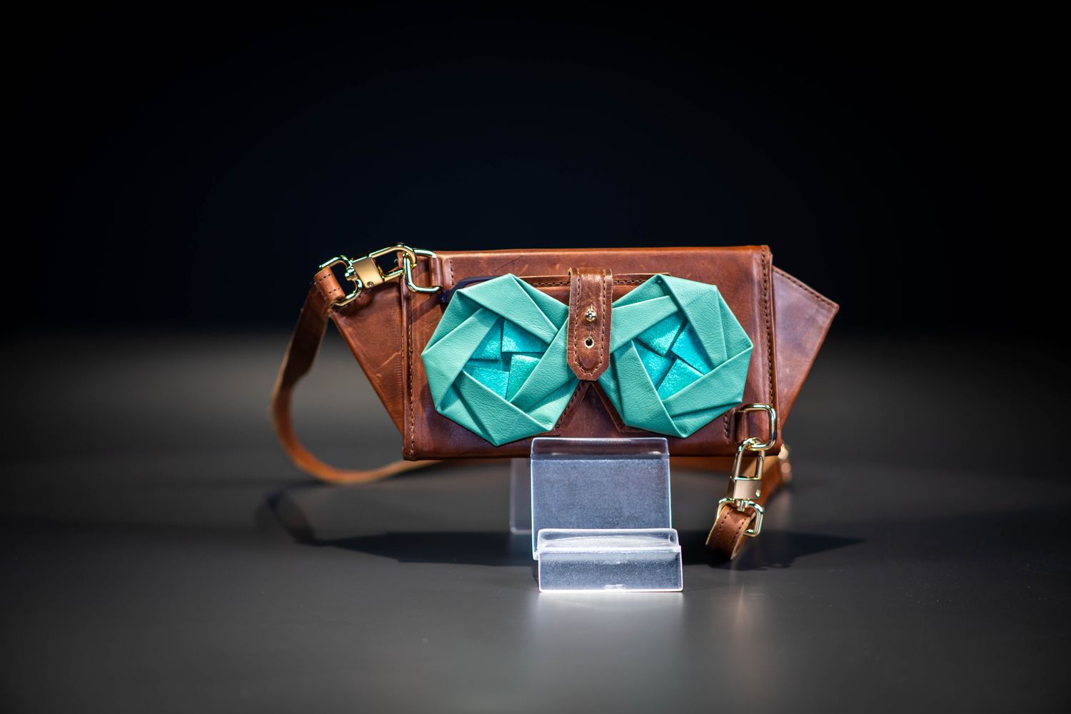 SHIBUI - CUERO CARAMELO  Y MENTA