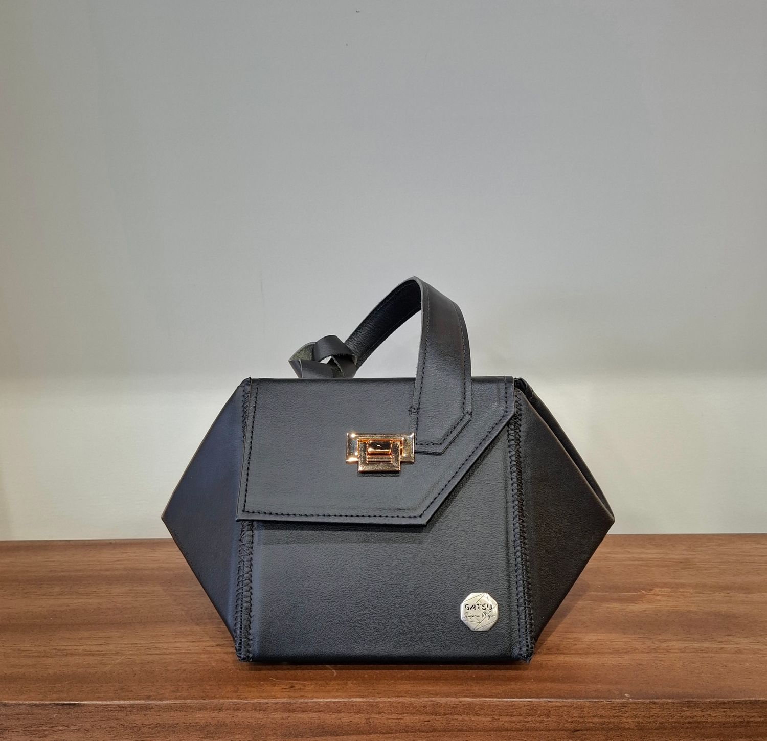 NYOKO BLACK LEATHER