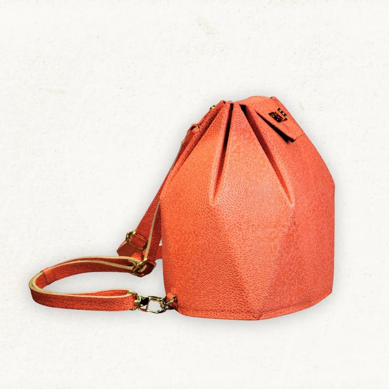 KOKORO BACKPACK - CUERO CORAL CON TEXTURA