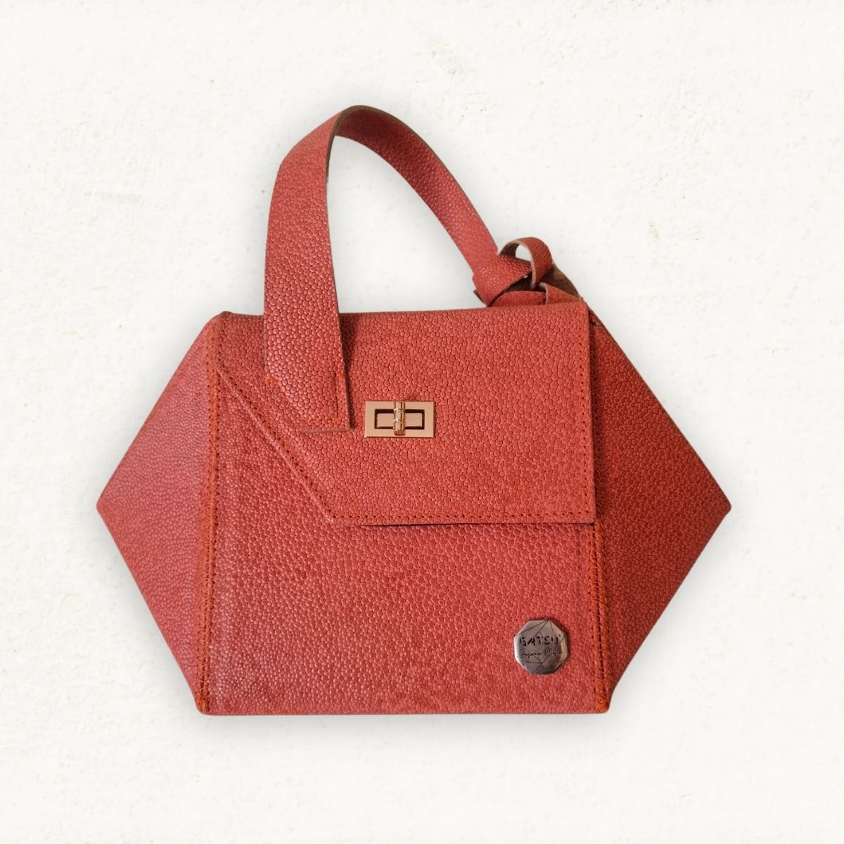 NYOKO - CUERO CORAL CON TEXTURA