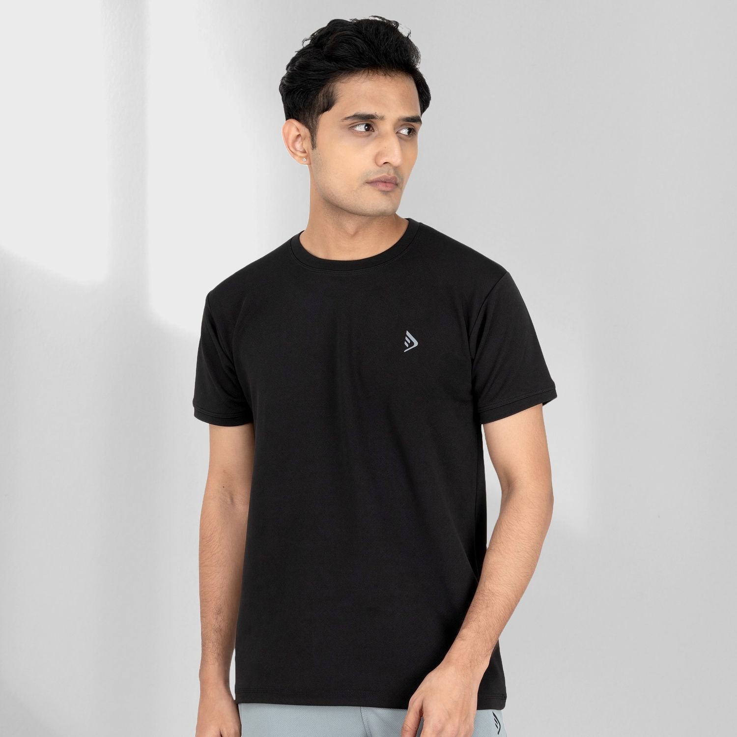 Valentino Round Neck Half Sleeve Plain T-Shirt for Men (Black)