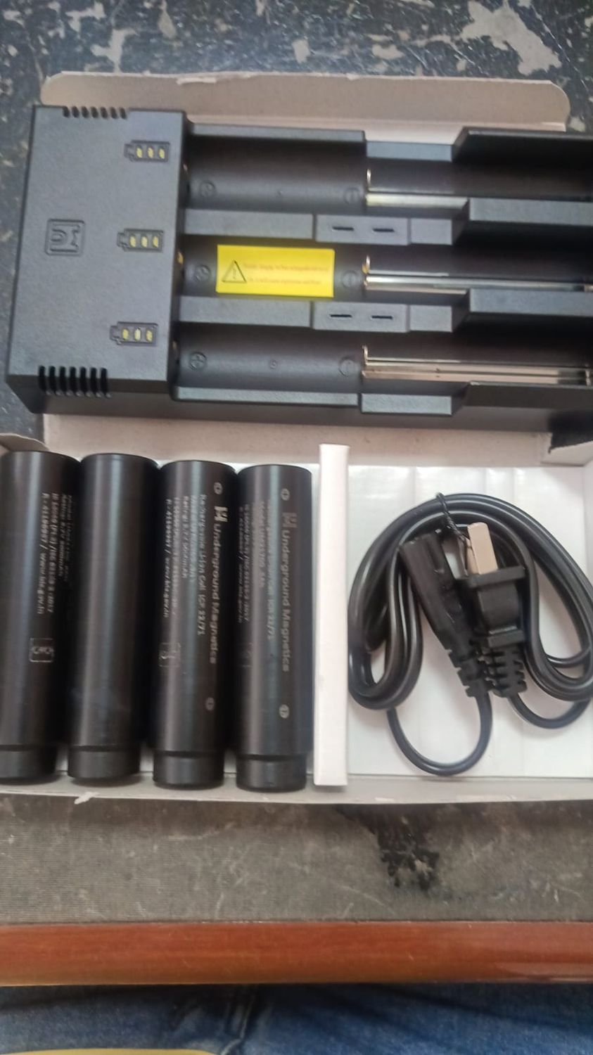 1090001LOCATOR BATTERY CHARGER WITH CABLE