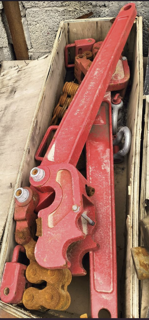 Buckle removal plier-vice tongs for xz45+ tons