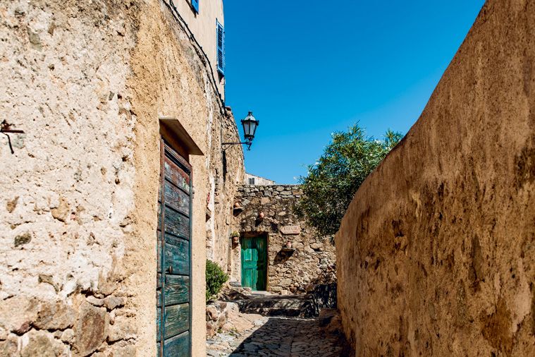 CORSE  - A TRAVERS LES VILLAGES AUTHENTIQUES - 11 JOURS / 10 NUITS