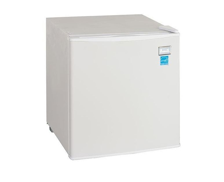 AVANTI 1.7 CuFt Mini Refrigerator in White