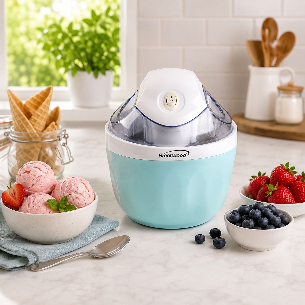 BRENTWOOD 1 Quart Ice Cream and Sorbet Maker Blue
