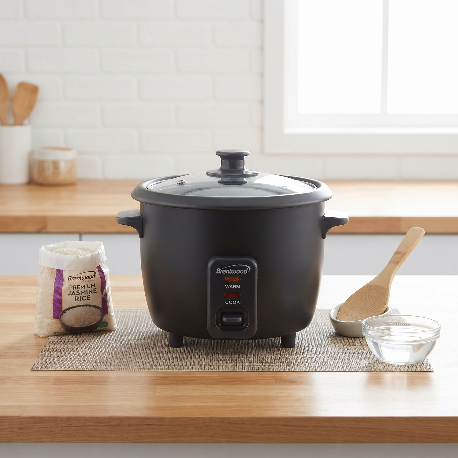 Brentwood Appliances 4-Cup Uncooked / 8-Cup Cooked Rice Cooker with One-Touch Operation, Non-Stick Removable Pot &amp; Tempered Glass Lid, Black (TS-700BK)