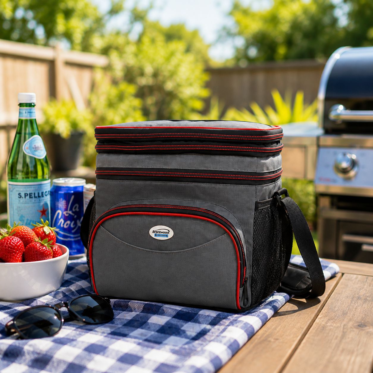 Brentwood Kool Zone Insulated Bag Cooler, 6-Can Capacity, Expandable Top, BPA-Free Hard Plastic Liner, Padded Shoulder Strap, Assorted Colors (CB-601)