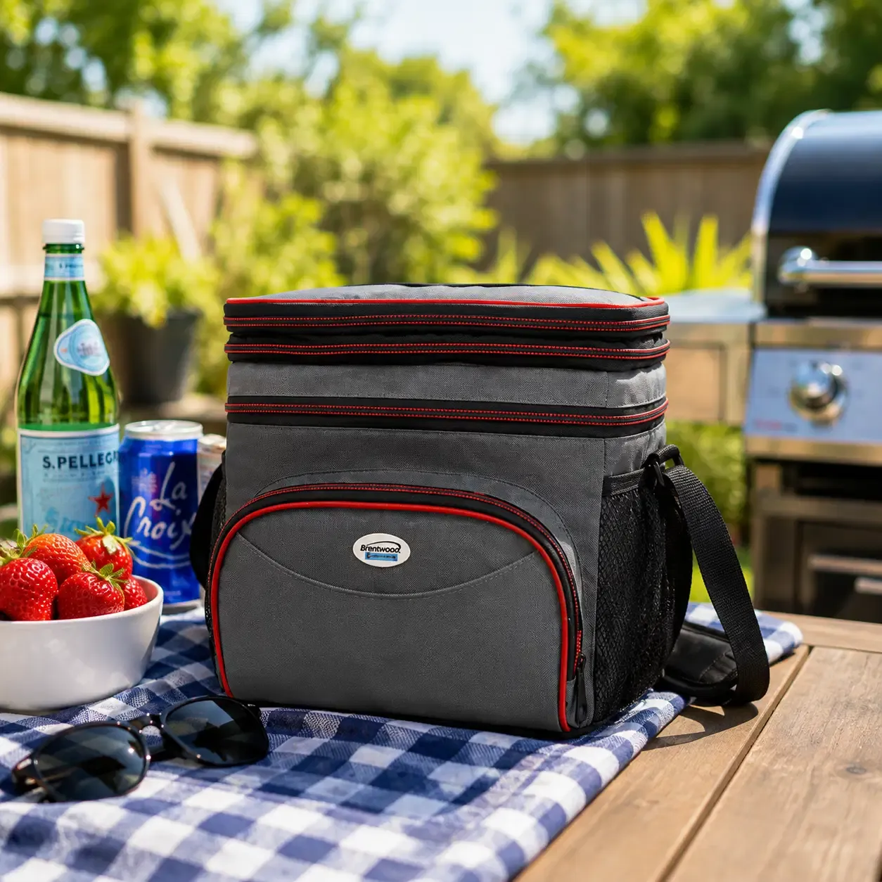 Brentwood Kool Zone Insulated Bag Cooler, 6-Can Capacity, Expandable Top, BPA-Free Hard Plastic Liner, Padded Shoulder Strap, Assorted Colors (CB-601)