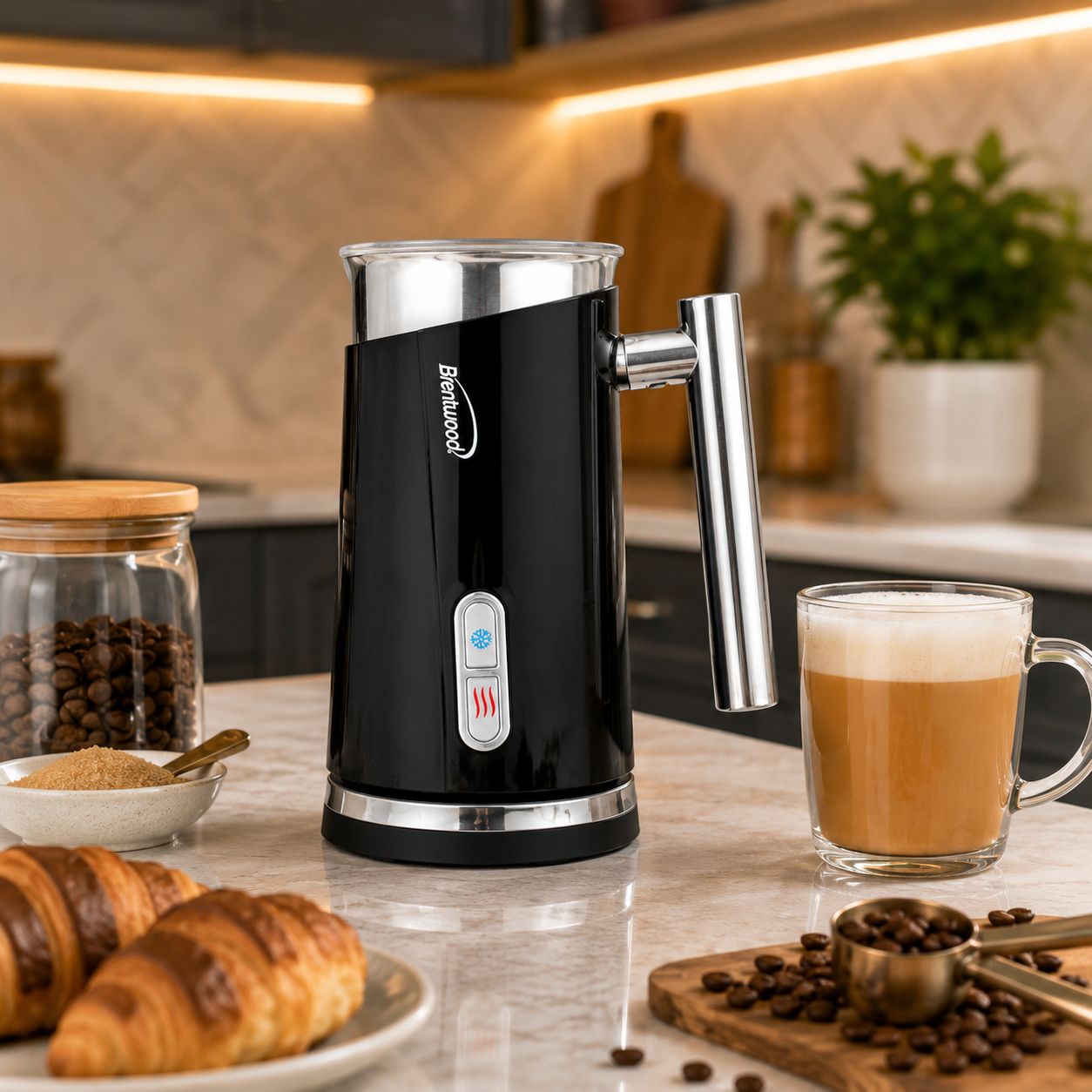 BRENTWOOD Cordless Electric Milk Frother and Warmer in Black