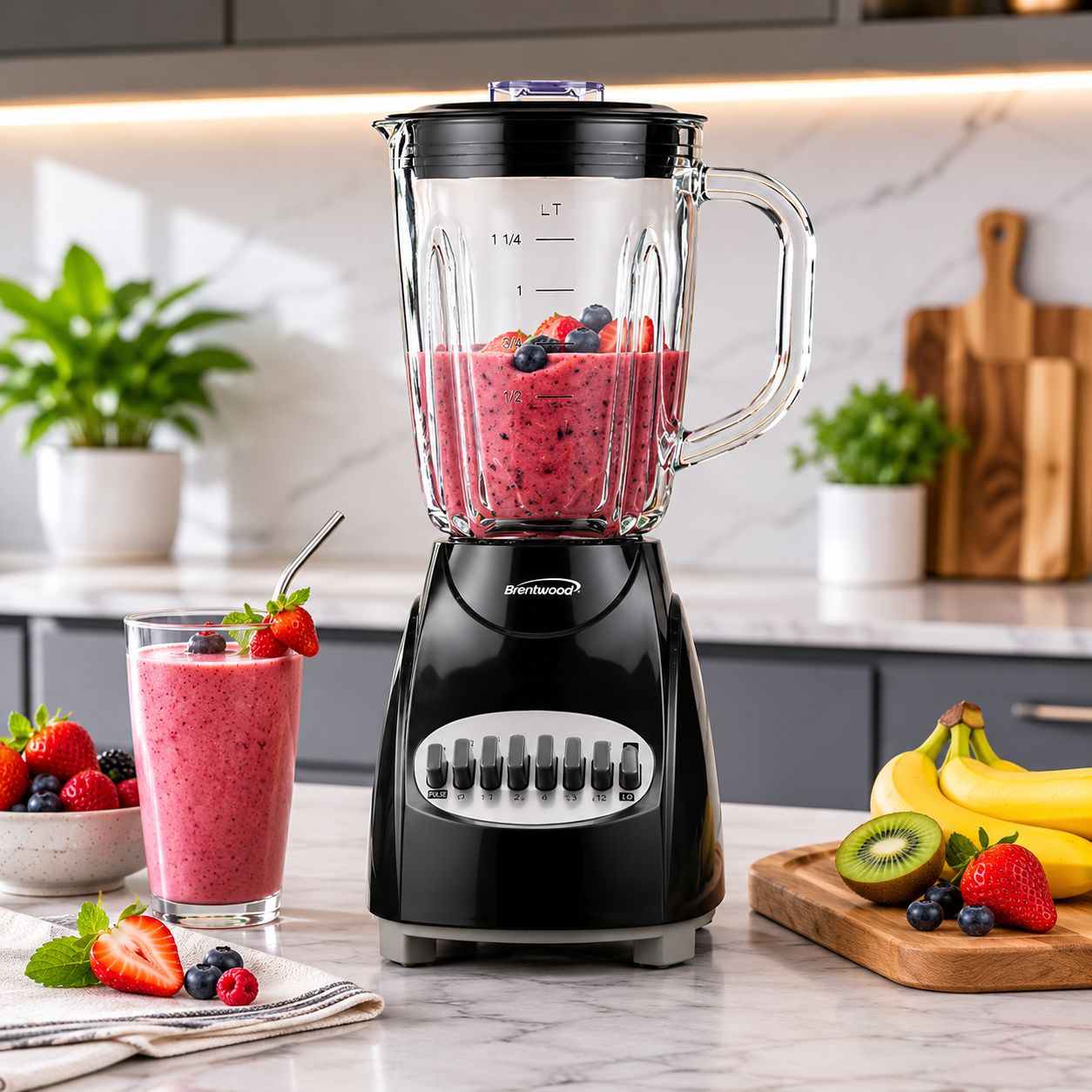 Brentwood 12-Speed Blender with 42 Oz Glass Jar, Pulse Function, Stainless Steel Blades, Black (JB-920B)