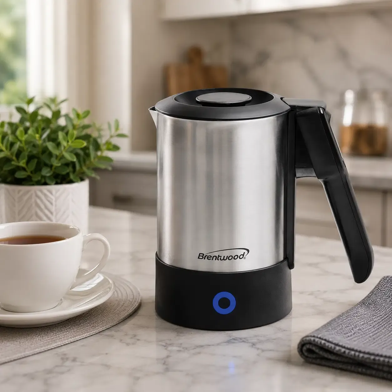 Brentwood Dual-Voltage Electric Travel Kettle, 20 Oz. (0.6 L), 1,000W, Stainless Steel with Cool-Touch Foldable Handle, Silver (KT-1506S)