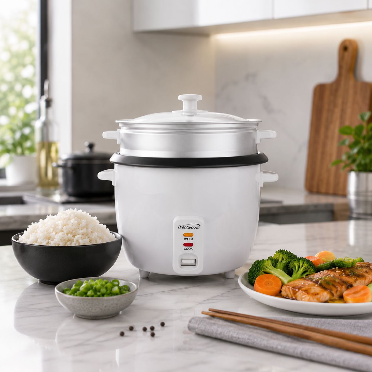 Brentwood Rice Cooker and Food Steamer with Steam Tray, One-Touch Operation &amp; Automatic Keep Warm, 4-Cup Uncooked/8-Cup Cooked, 350W, White (TS-700S)