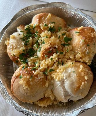 6 Garlic Knots