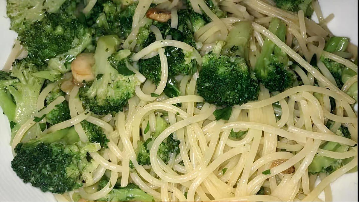 Spaghetti with Broccoli Garlic, and Olive Oil