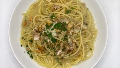 Spaghetti and Clam Sauce