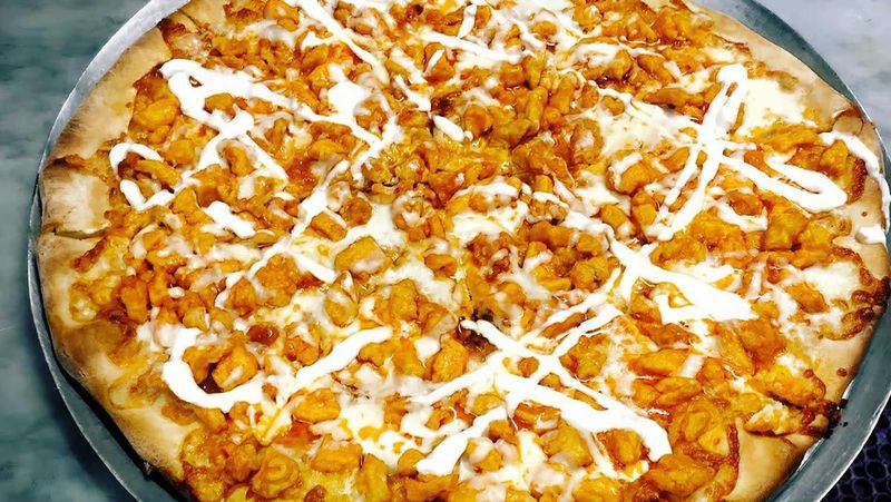 Buffalo Chicken Pizza w Blue Cheese Buffalo Chicken Pizza w Blue Cheese