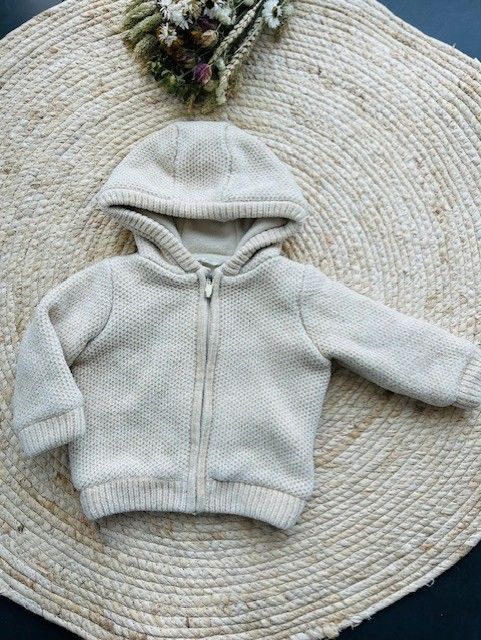 Heel dik vestje JBC. Maat 74 Heel dik vestje JBC. Maat 74