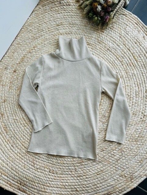 Longsleeve met col non merk. Maat 98/104 Longsleeve met col non merk. Maat 98/104