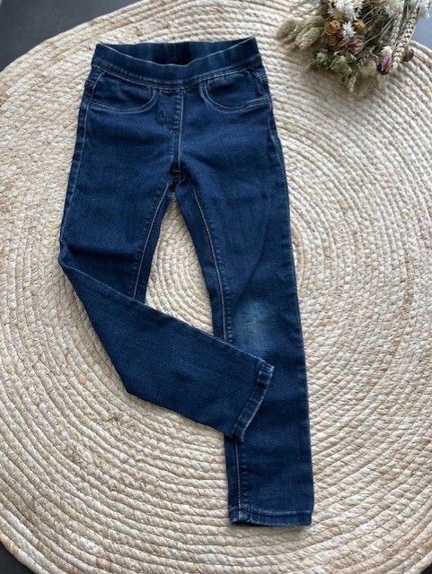 Broek legging non merk. Maat 116 Broek legging non merk. Maat 116
