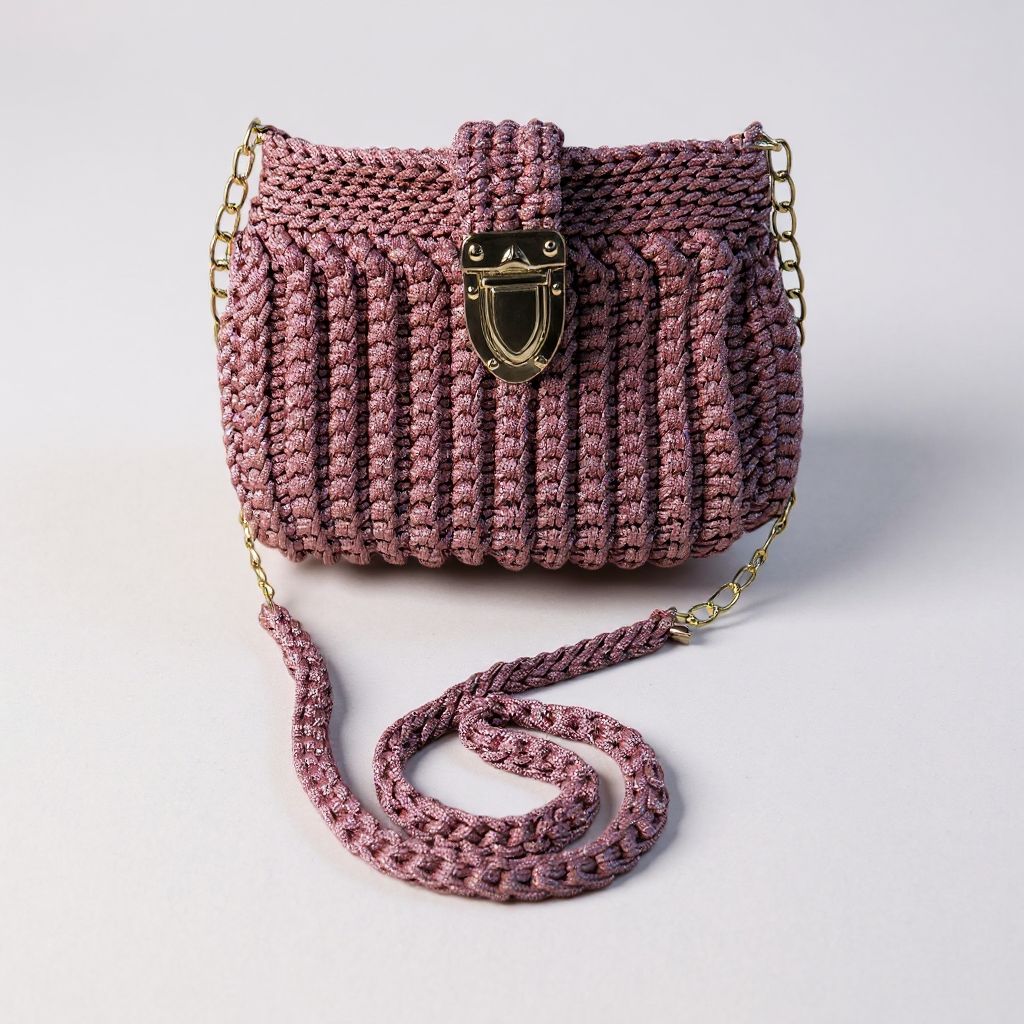 Sac crochet rose poudré artisanal – Bandoulière bohème