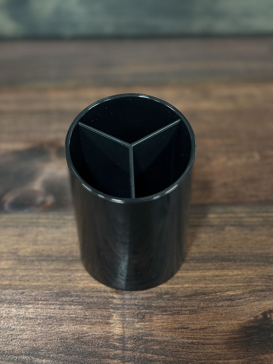 Business Source Large 3-Compartment Plastic Pencil Cup